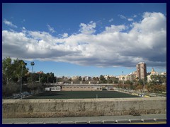 Pont de la Trinitat above Jardine de Turia